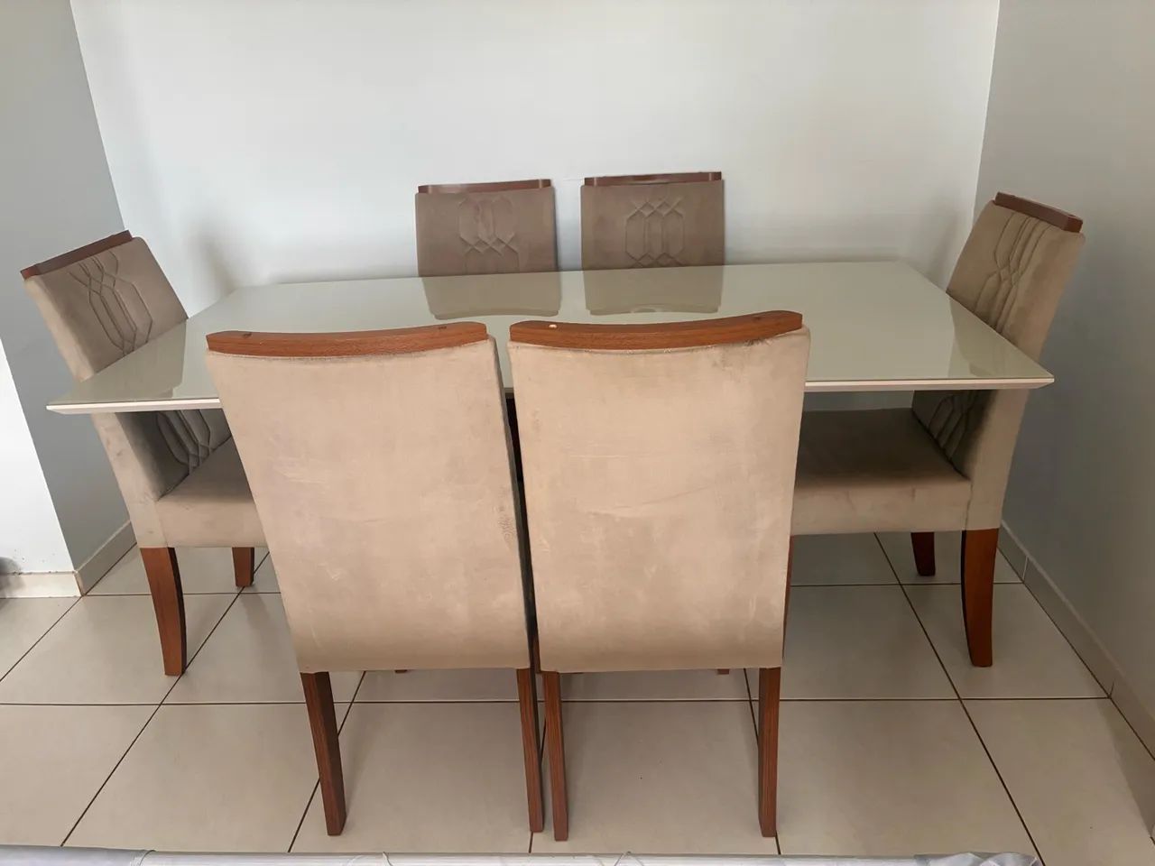 Mesa de jantar com 6 cadeiras 