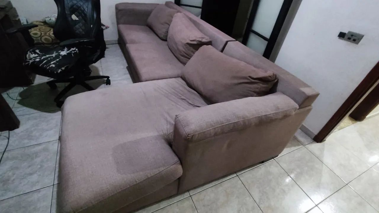 Sofá Retrátil com Chaise 3 Lugares - Muito Conservado - Foto 2