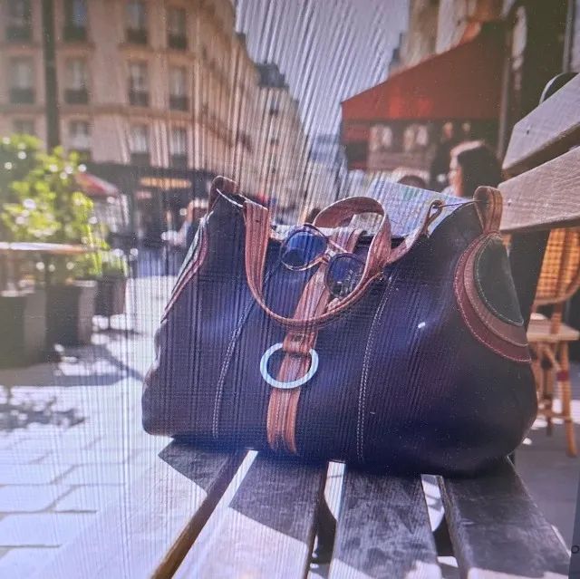 Bolsa Feminina de Couro - Semi Nova  - Foto 2