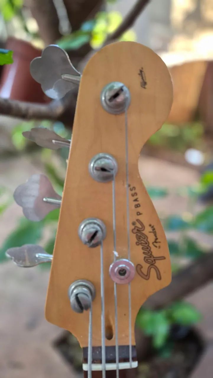 Baixo Fender Squier PBass - Foto 2