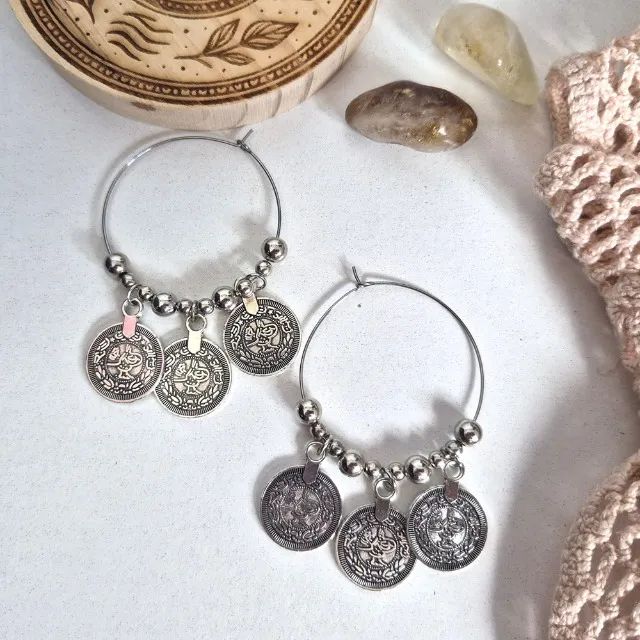 Brincos Argolas Medalhinhas Ciganas - Foto 2