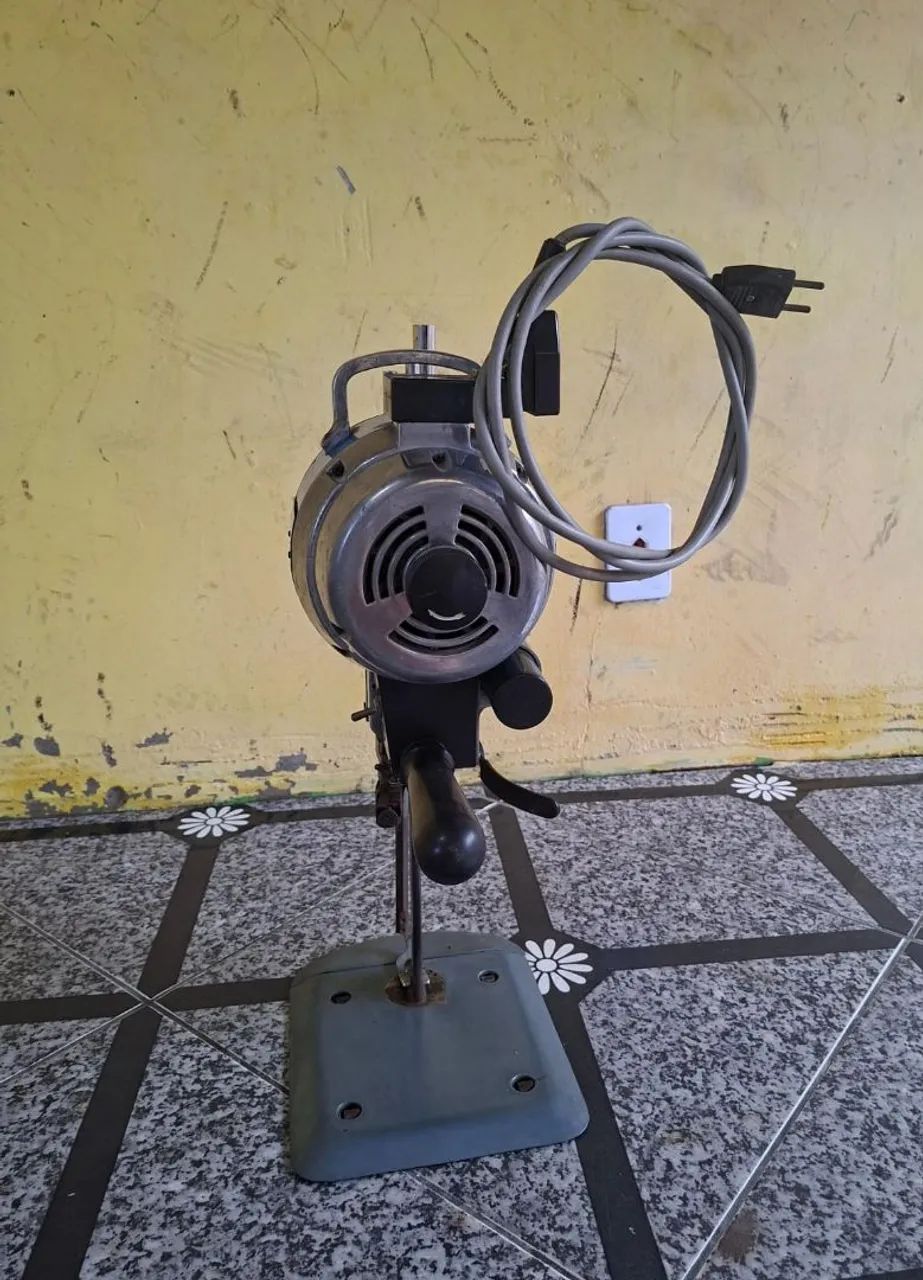 Vende-se máquina de corte de tecido vertical - Foto 2