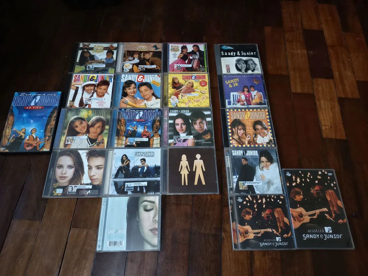 Coleção Sandy & Junior | 16 CDs + 2 DVDSs não 