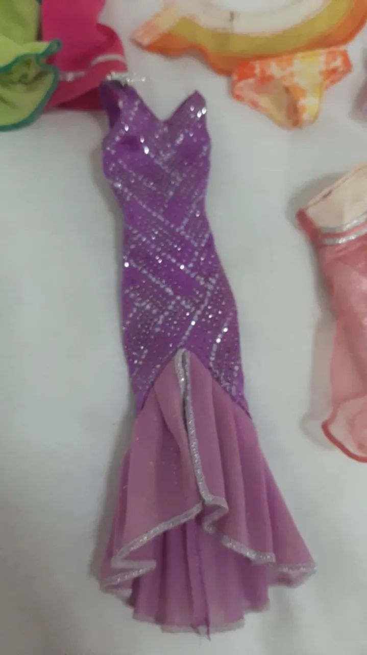 Lote Barbies e acessórios  - Foto 5