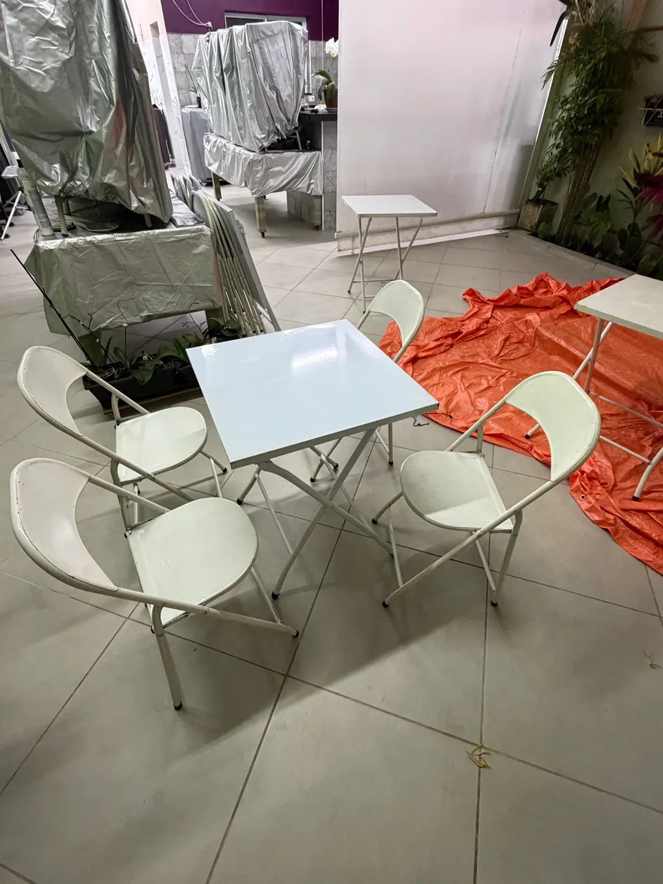 Conjunto de cadeiras e mesa em aço  - Foto 2