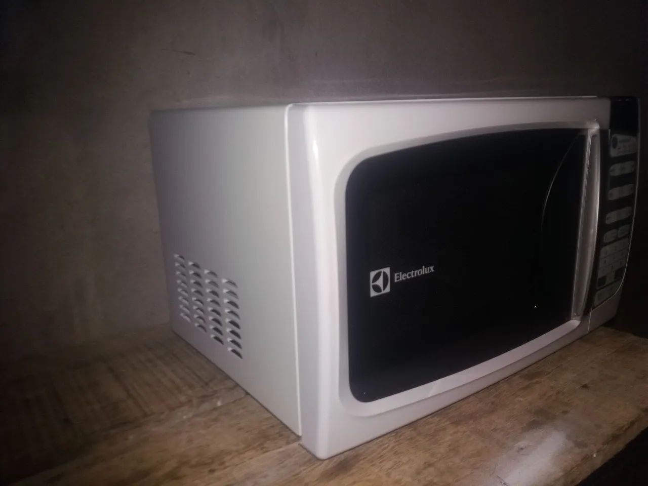 Microondas da eletrolux 20L."NO PLASTICO.c/"display azul. - Foto 3