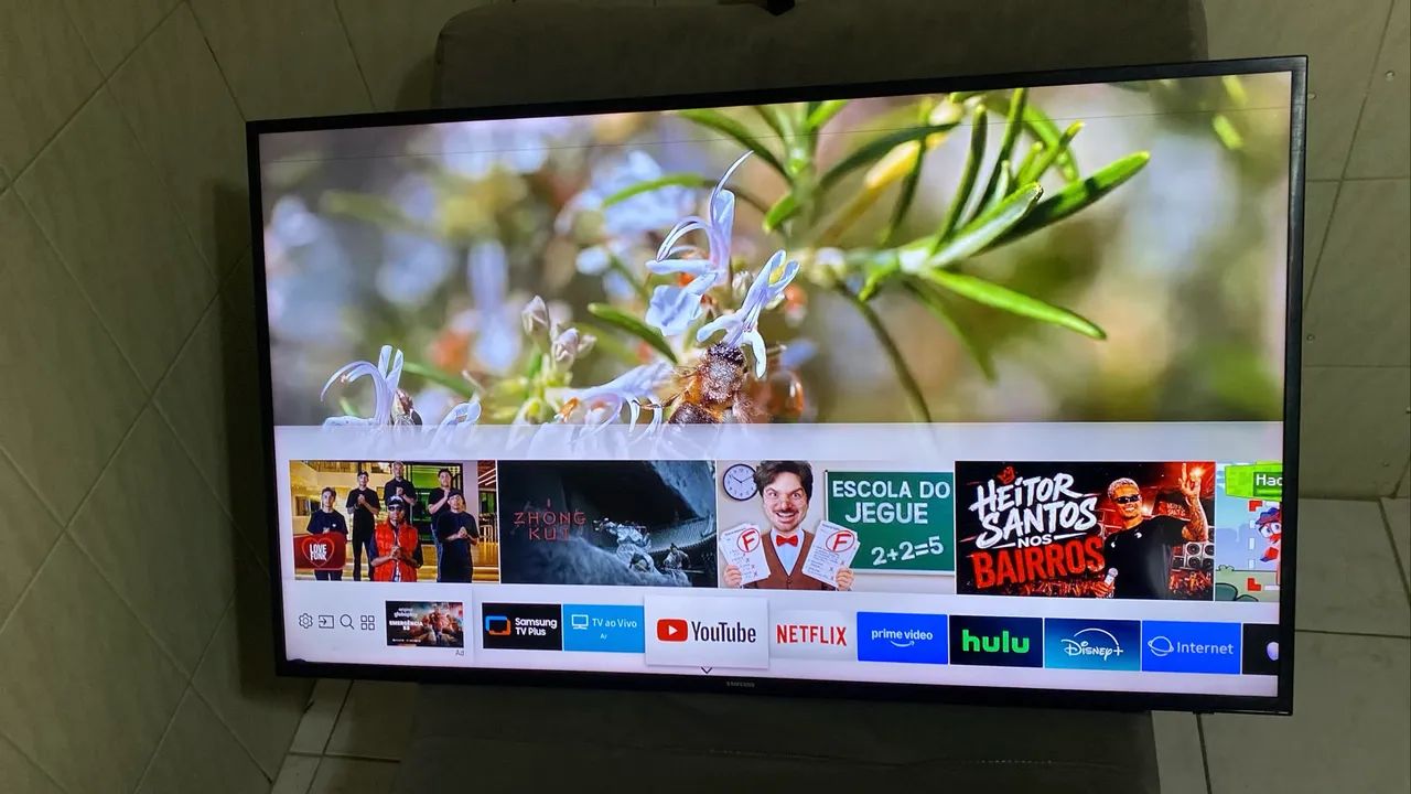 Tv smart 4 k Samsung tizen 50 polegadas detalhe imperceptível  - Foto 5