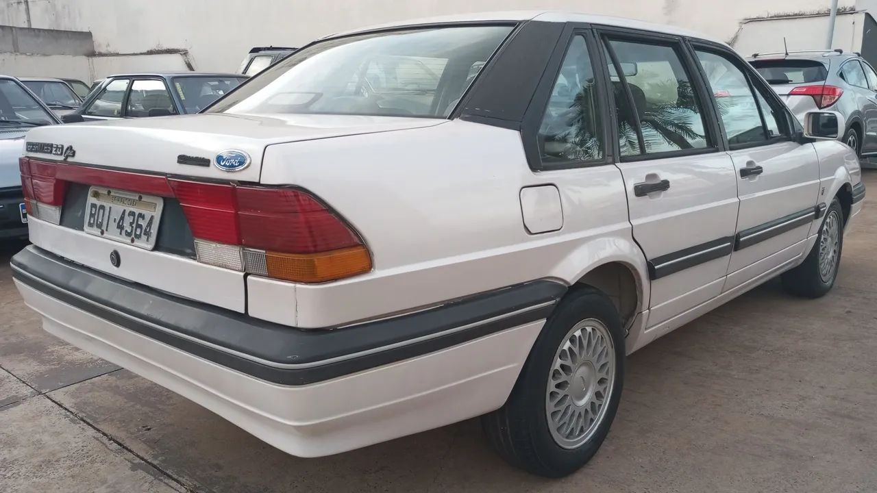 Ford Versailles 1994