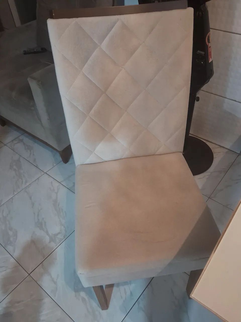 Mesa de 6 cadeiras com tampa de vidro.  - Foto 4