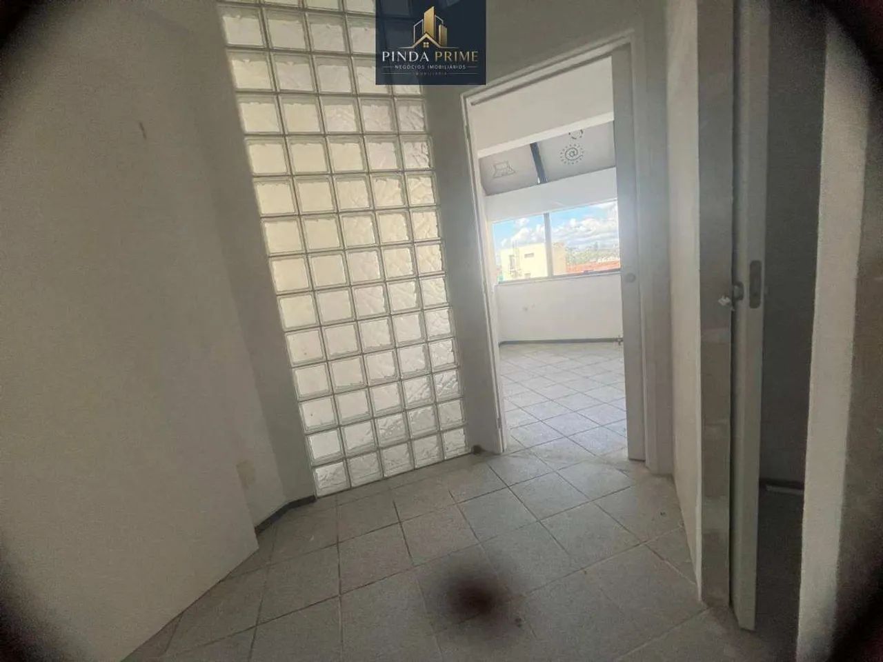 Excelente Sala Comercial com Elevador e Portaria no Centro - Foto 3