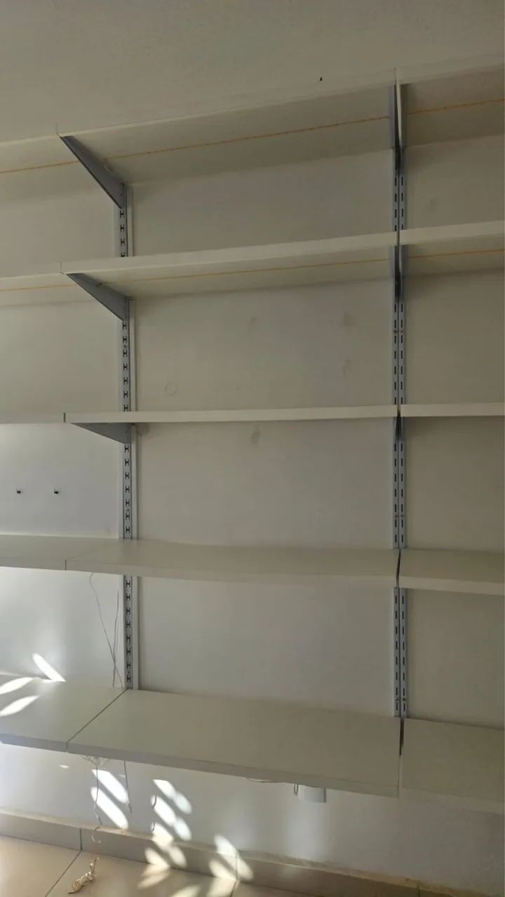 > Prateleira Modular de Aço e MDF / Expositor Comercial Usado (Ótimo Estado) - Foto 3