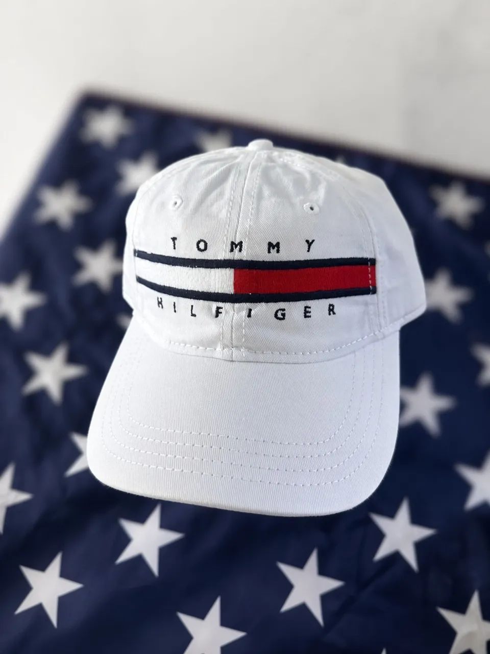 Boné Tommy Hilfiger logotipo branco 