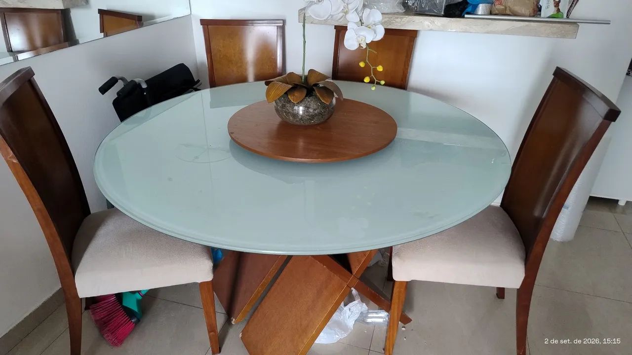 Mesa de jantar tampo de vidro 6 lugares 
