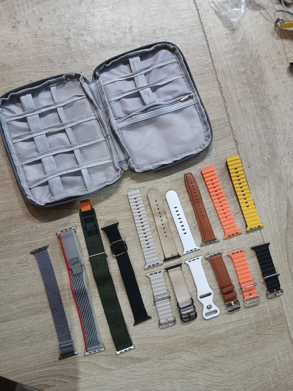 Kit Pulseiras Apple Watch c/ Carregador e Case 