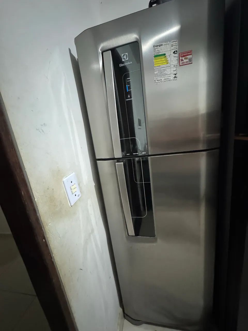 VENDO GELADEIRA FUNCIONANDO NORMALMENTE 