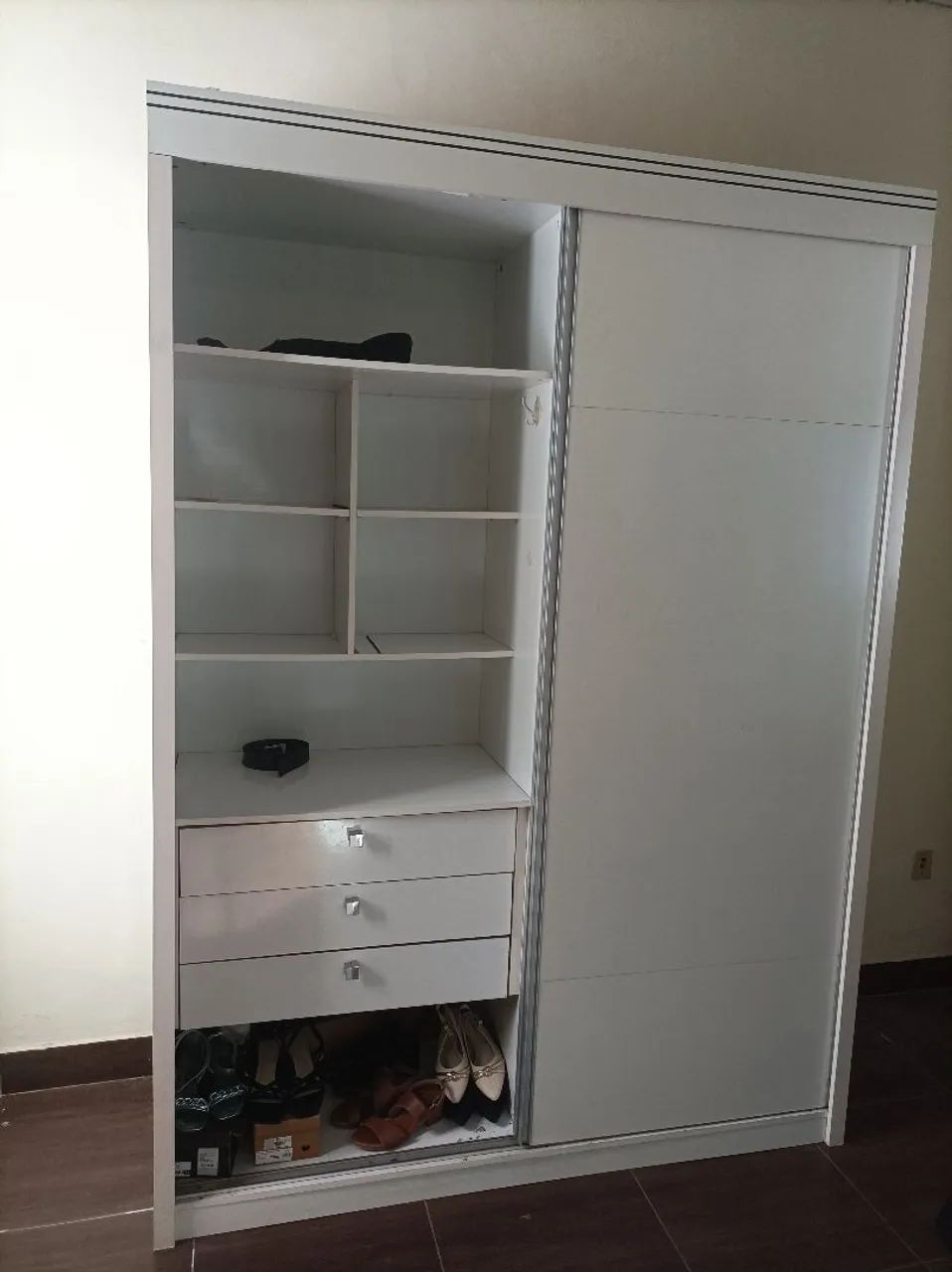 Guarda-roupa espaçoso  - Foto 2