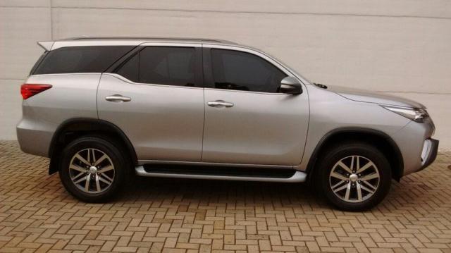 TOYOTA SW4 SRX 4X4 2.8 TB 5LUG AT Prata 2016/2016 - Foto 9