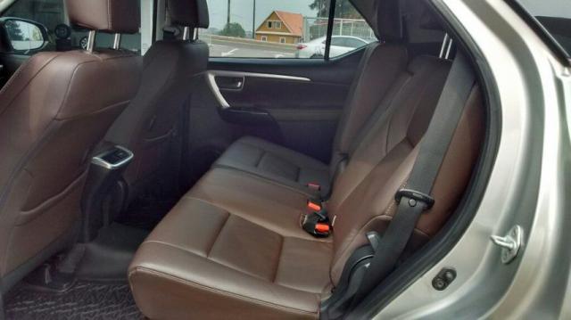 TOYOTA SW4 SRX 4X4 2.8 TB 5LUG AT Prata 2016/2016 - Foto 14