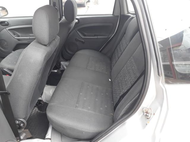 FORD FIESTA HATCH PERSONNALITE 1.0 8v 4P 2003 - Foto 8