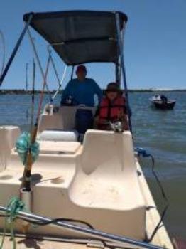 Lancha tipo catamarã 16 pés com motor johnson 25 hp partida elétrica - Foto 4