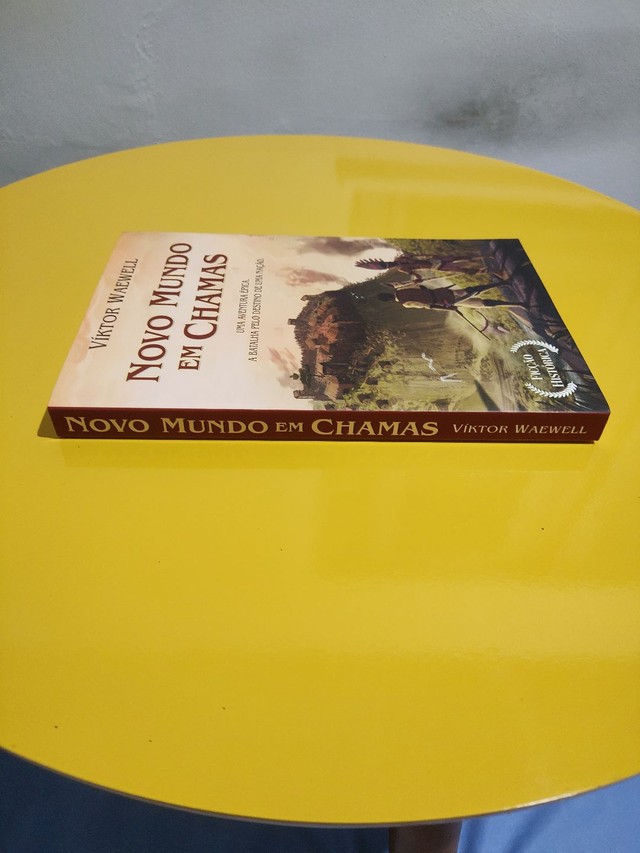 Novo mundo em chamas. Drama História. Novo. Com brinde  - Foto 3