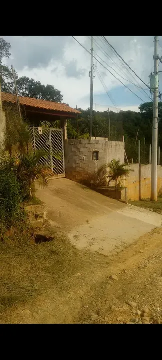 Vende-se uma chácara