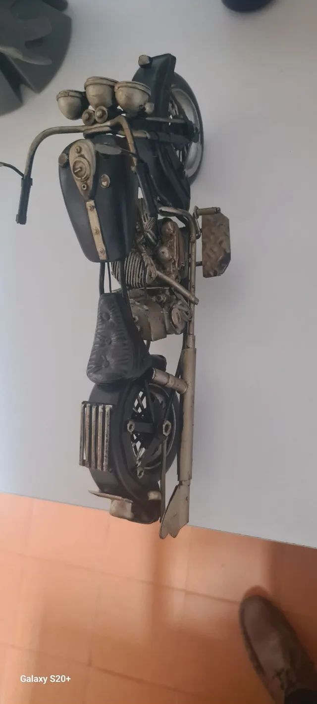 Motocicleta de metal e resina - Foto 4