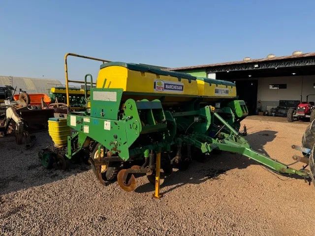 Plantadeira 10 Linhas Ultra Flex Tatu ano 2011