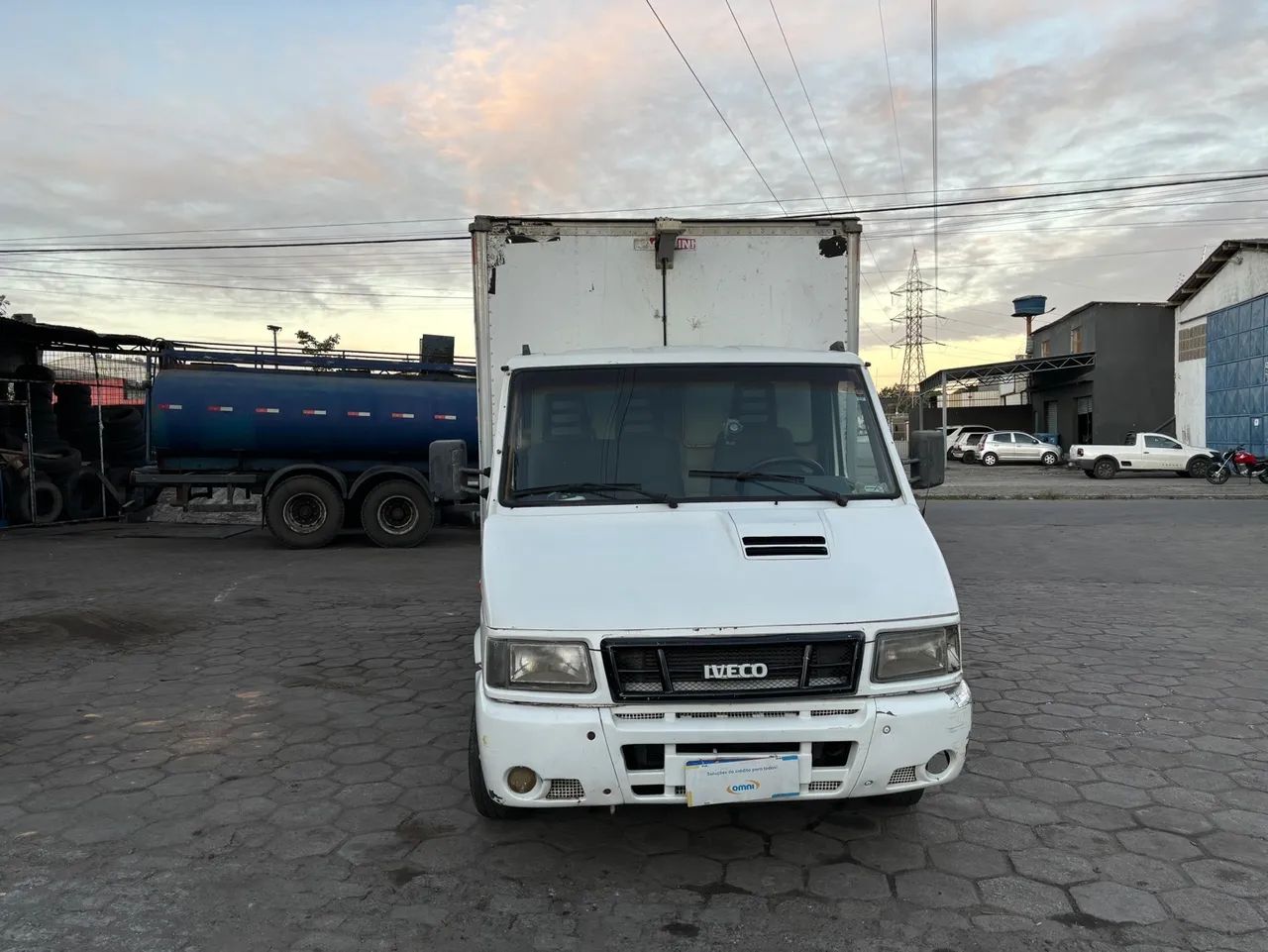 Iveco Daily 3513 ano 2005/2006 no bau rodagem simples categoria B - Foto 2