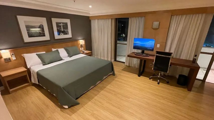 Flat na Barra da Tijuca com cozinha, varanda e garagem - Foto 5