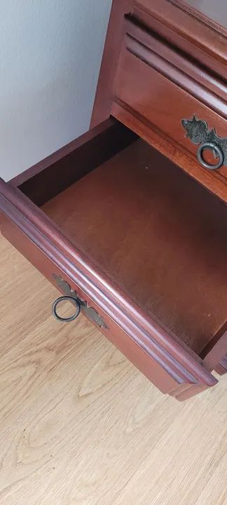 Antiga mesa de cabeceira de madeira maciça - Foto 2