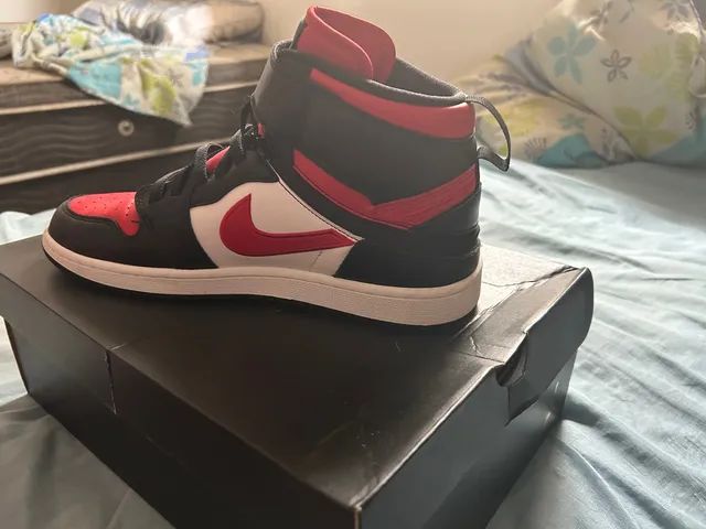 Air Jordan 1 Hi FlyEase