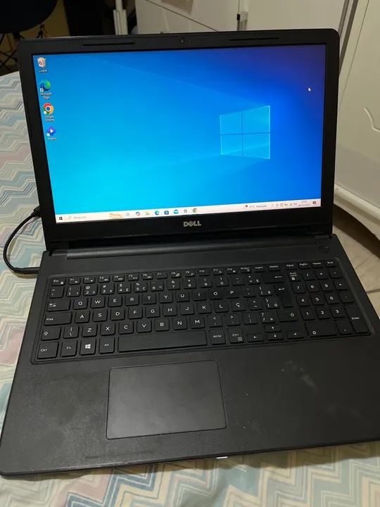 Notebook Dell com processador Intel Core i3-6006U, 4 GB de RAM e 1 TB de HDD