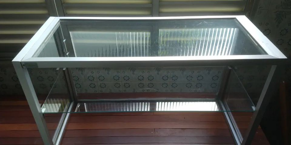 Caixa de proteção em vidro e alumínio para comércio - Foto 3