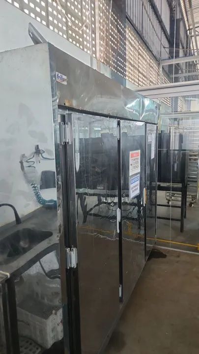 Geladeira Industrial em Aço Inox 3 portas 3000l