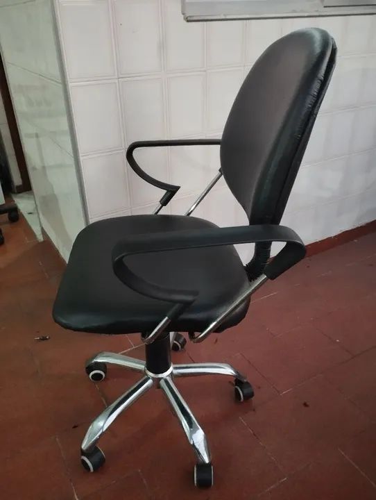 Cadeira de Escritório Giratória - Preta - Foto 3