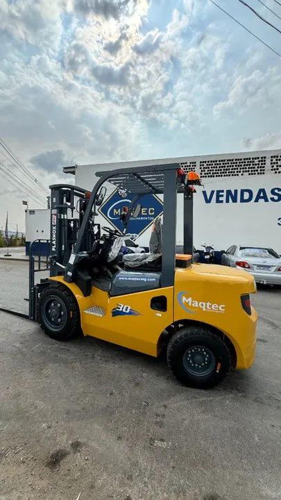 EMPILHADEIRA PLASNOX NOVA DIESEL 3.0T TORRE DUPLEX