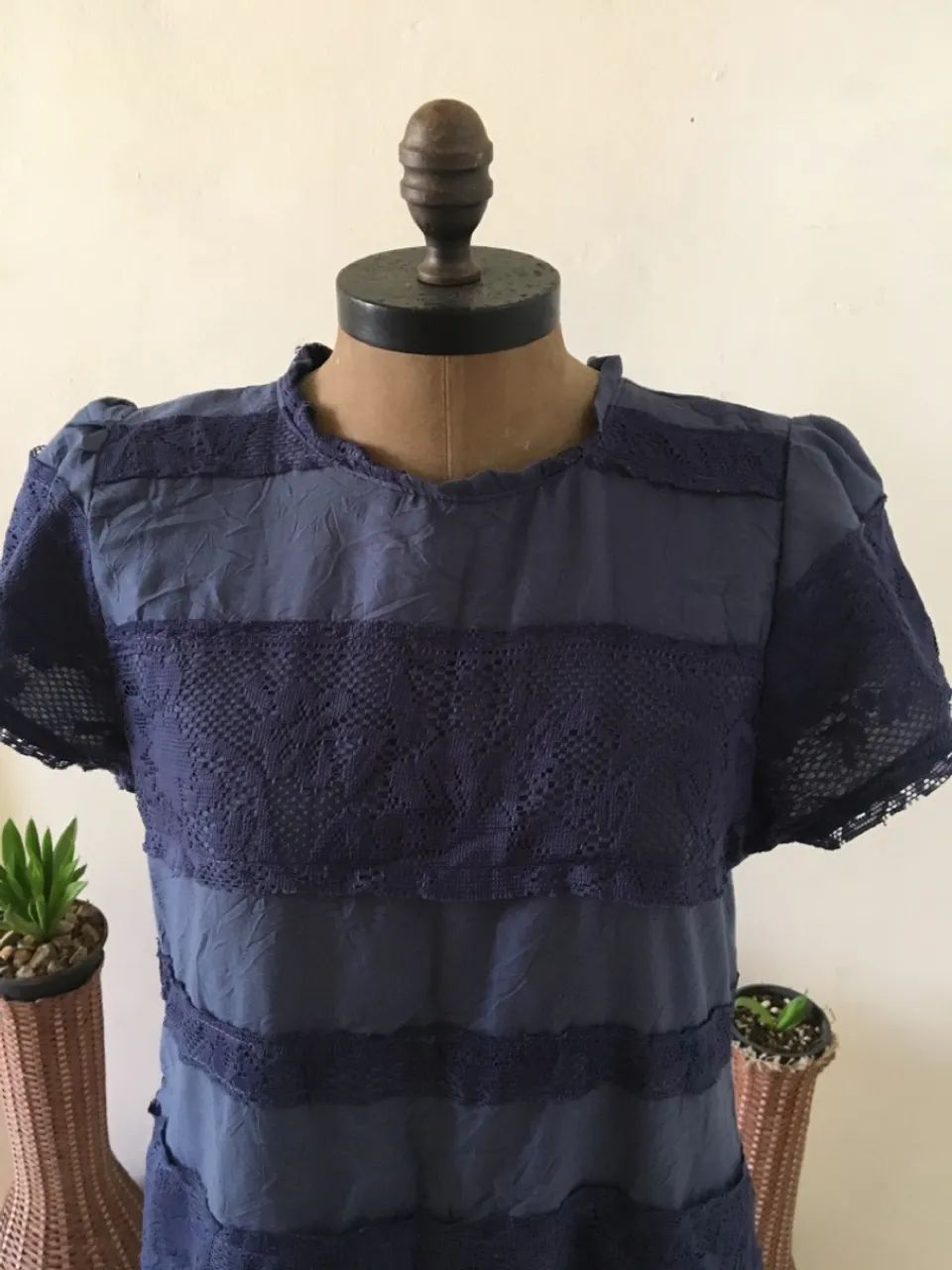 Vestido Azul detalhado com Renda - Foto 2