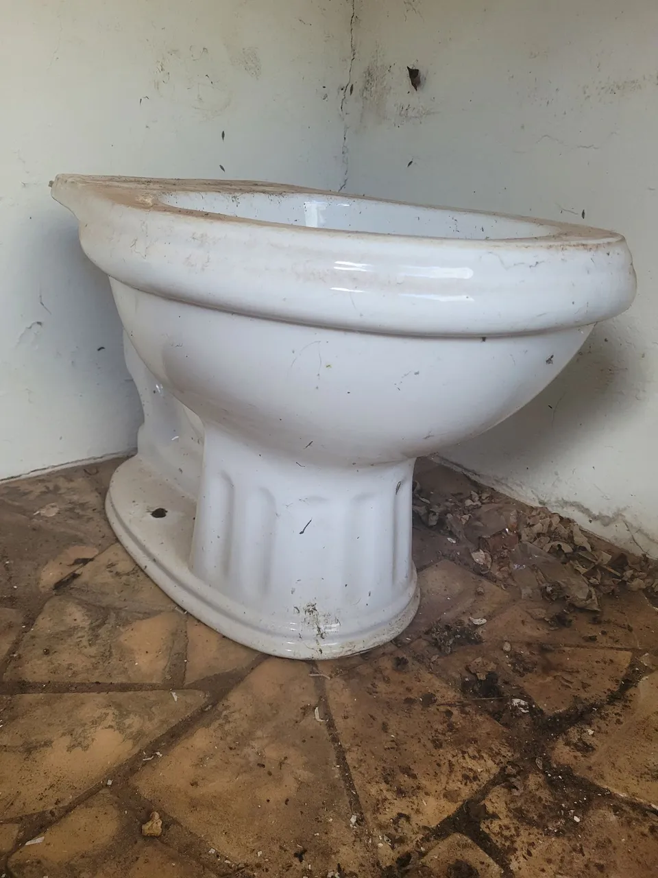 Vaso Sanitário Antigo de Cerâmica