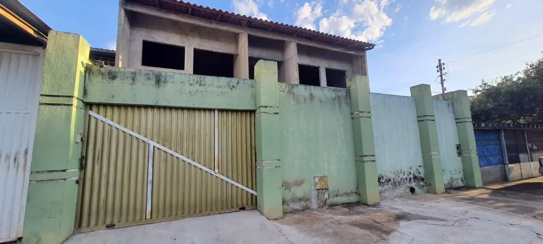 Sobrado no Setor Rio Formoso com casa terrea 03Q + 02 Apartamentos de 02Q