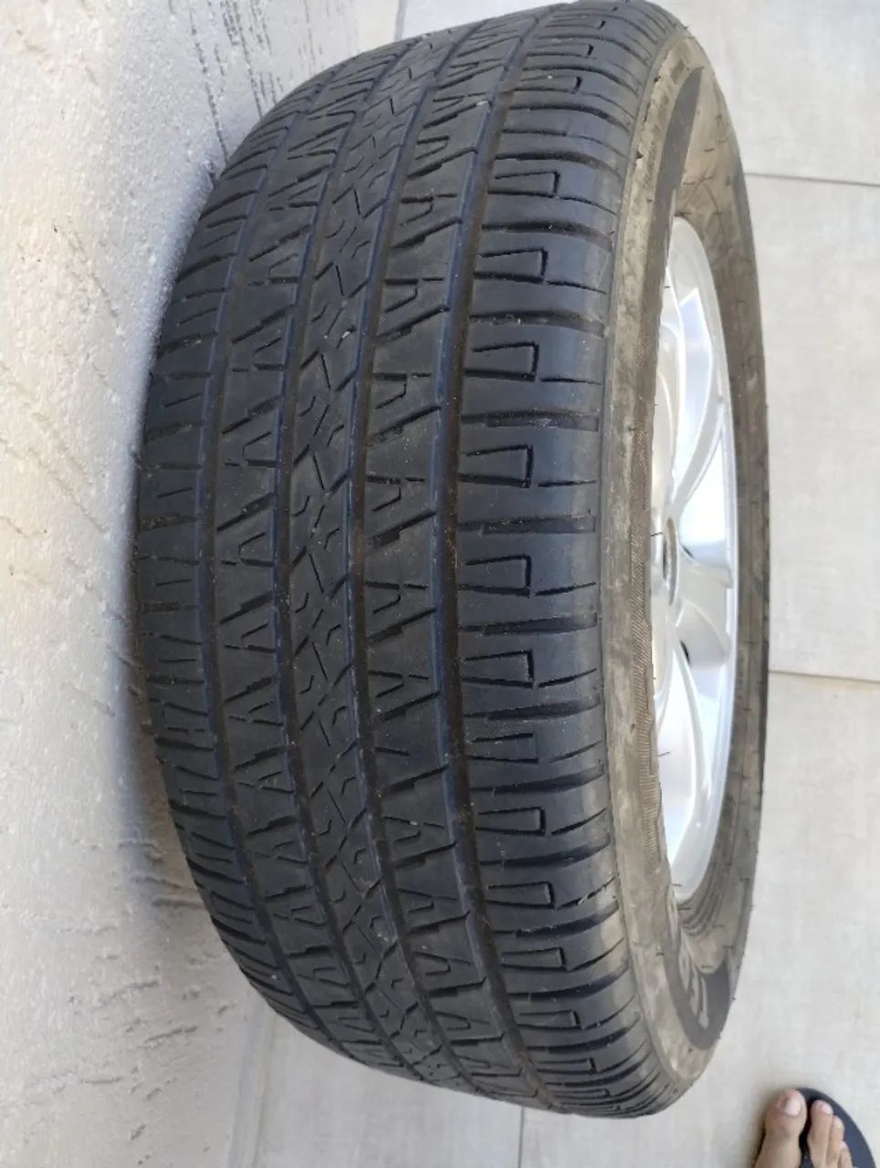 Roda Tucson com Pneu 235/60/R16 - Foto 3
