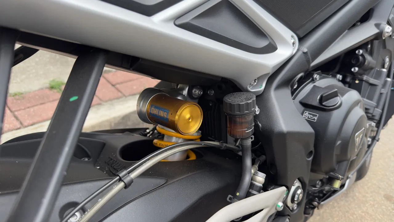 Street Triple 765RS - 2.300KM APENAS  - Foto 9