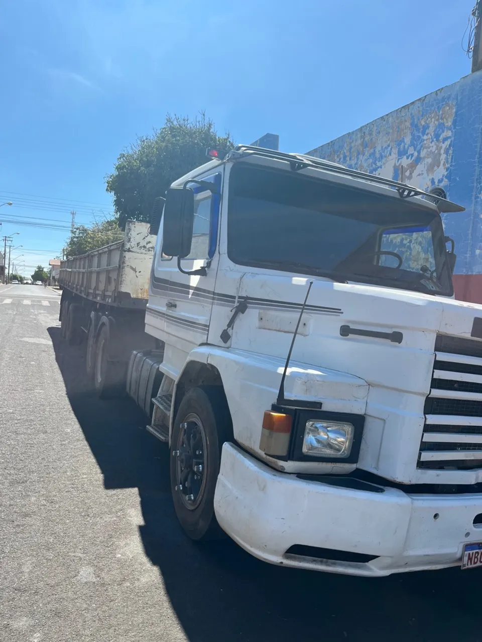 Caminhão cavalo Scania 113 e carreta rondon