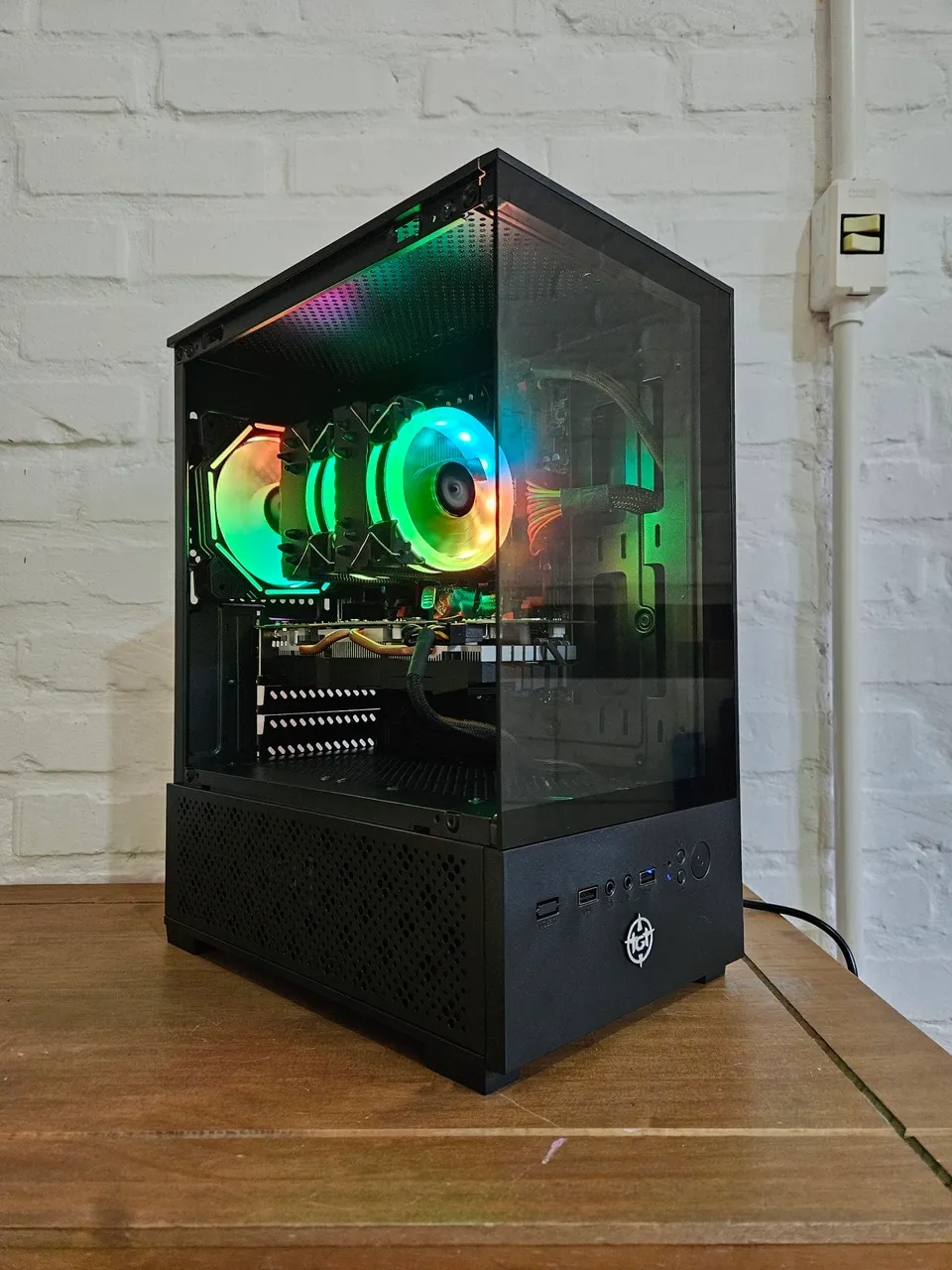 PC Gamer / Xeon E5-2680v4 / 16GB RAM / RX 580 8GB