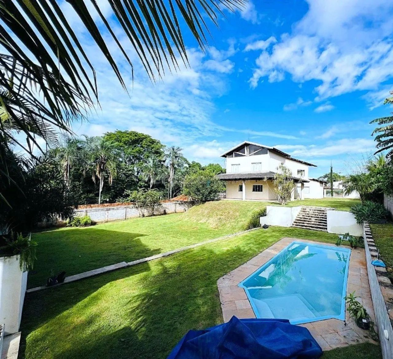 Ótima Casa Estilo Colonial localizada no Mansões Braúna por R$6.500,00. TAXA DE CONDOMÍNIO