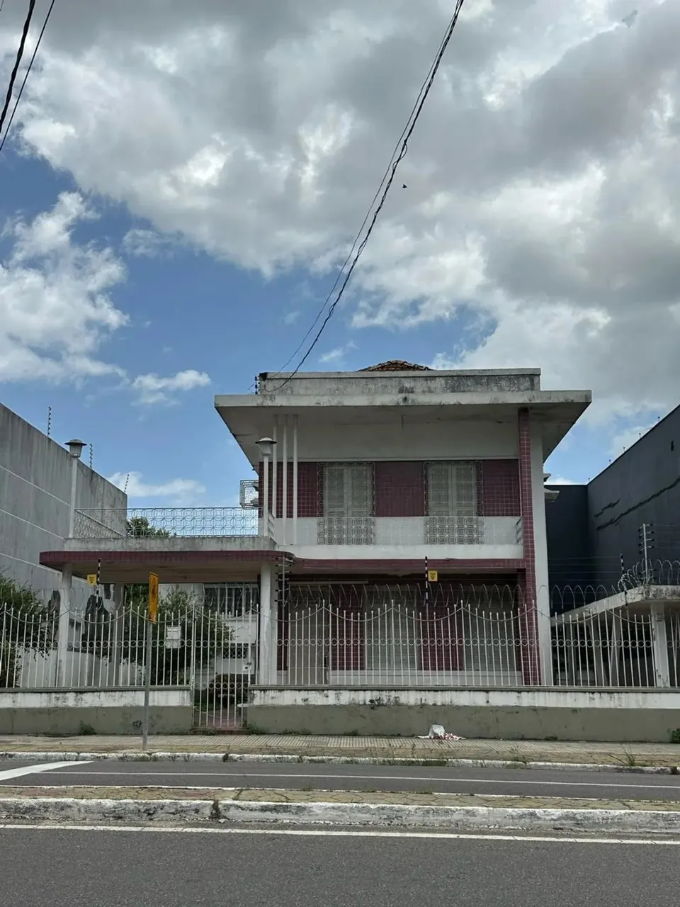 Casa na rua Maceió, Quintal com árvores frutíferas