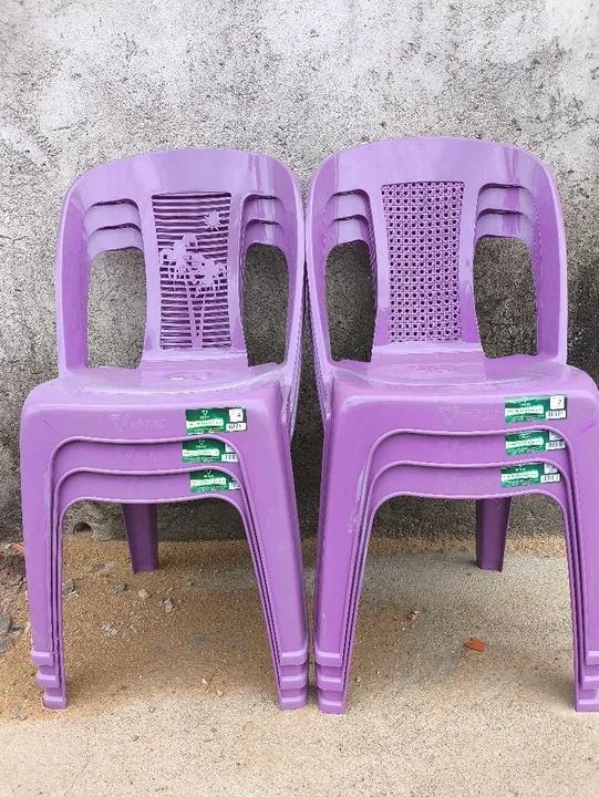 Cadeiras Plásticas novas - Foto 2