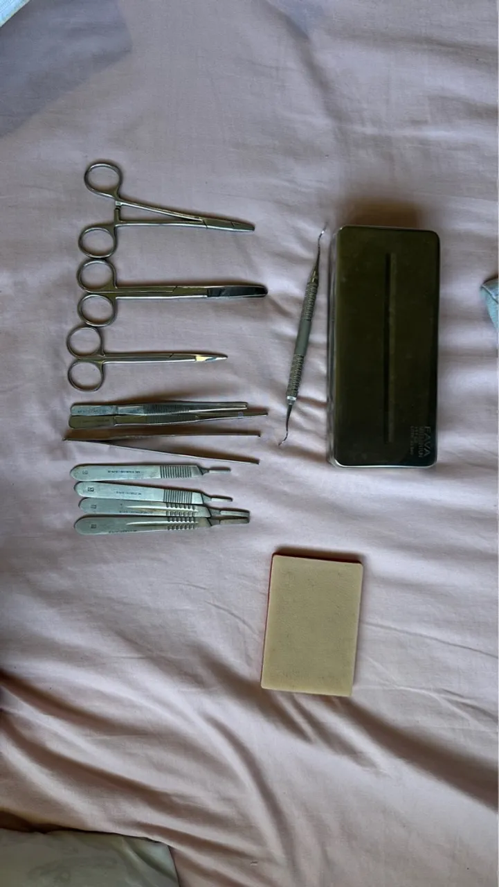 Kit de Instrumentos Cirúrgicos (sutura)