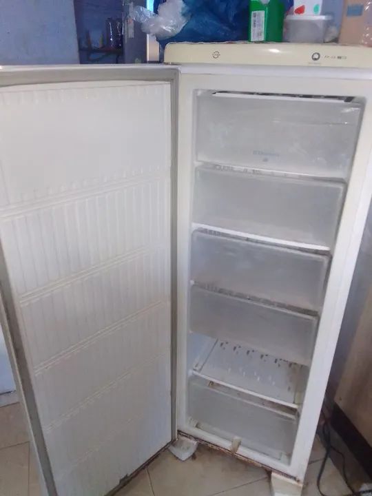 Freezer,estufa e cuba de Kikão 