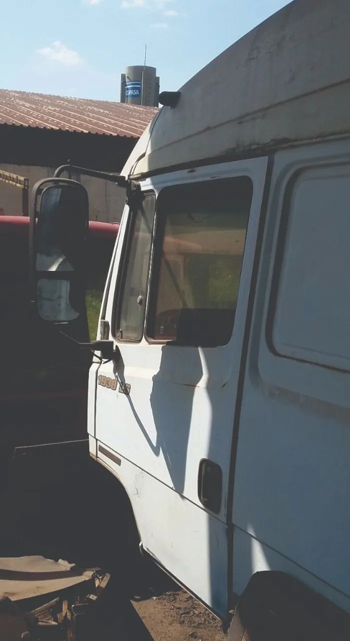 Oportunidade!! Vendo cabines de Volvo, Mercedes bicuda, Scania bicuda para desocupar lugar - Foto 3